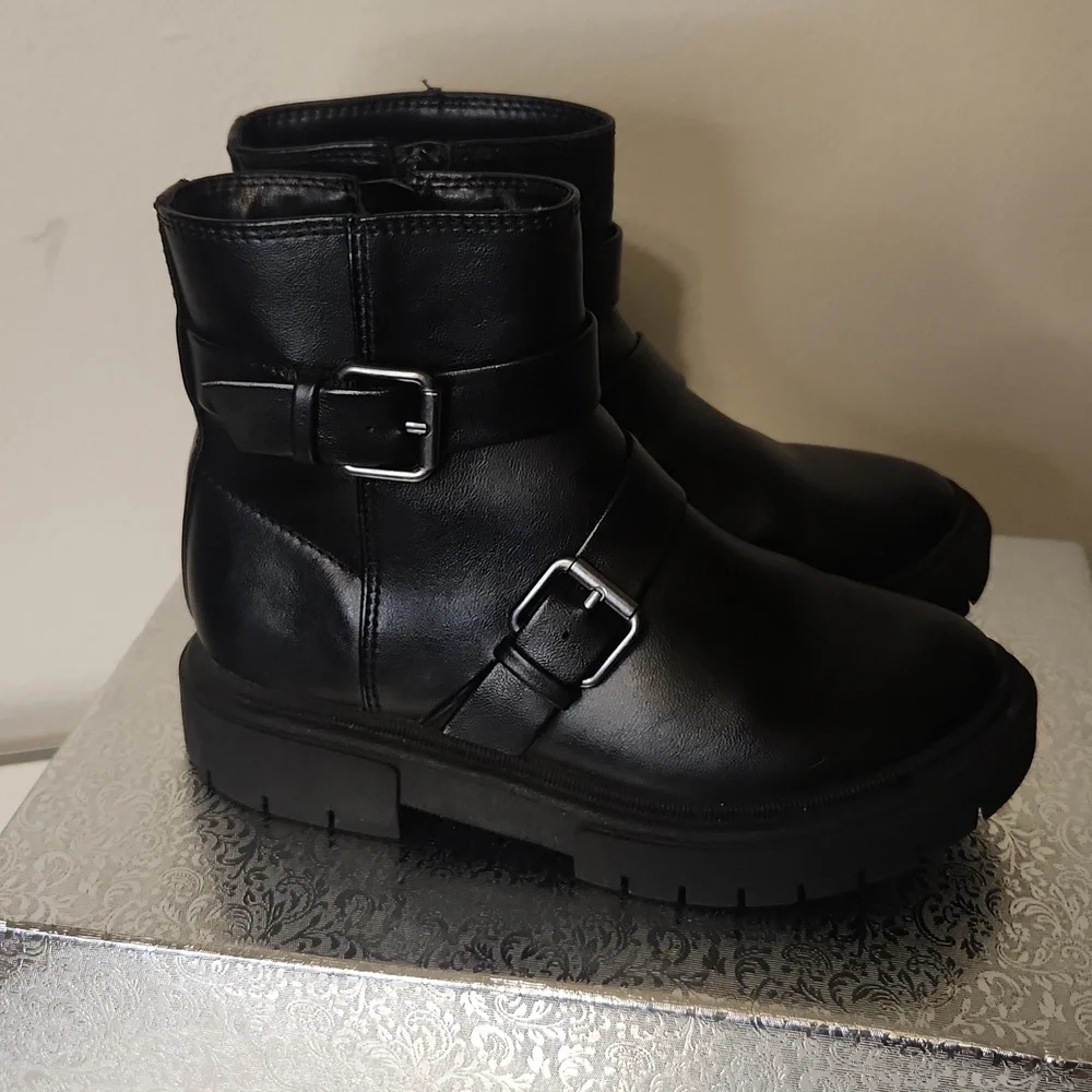 ART CLASS Girl Black Leather Ankle Boots Size 1.